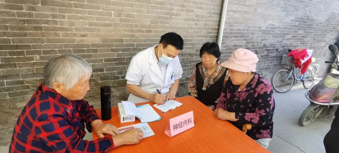 血压测量时,一位血压高达193/78mmhg的村民引起了郭宝玉医生的注意